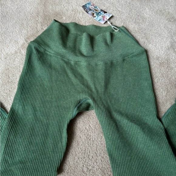 Balance Athletica Vitality Channel Leggings medium - Picture 3 of 6